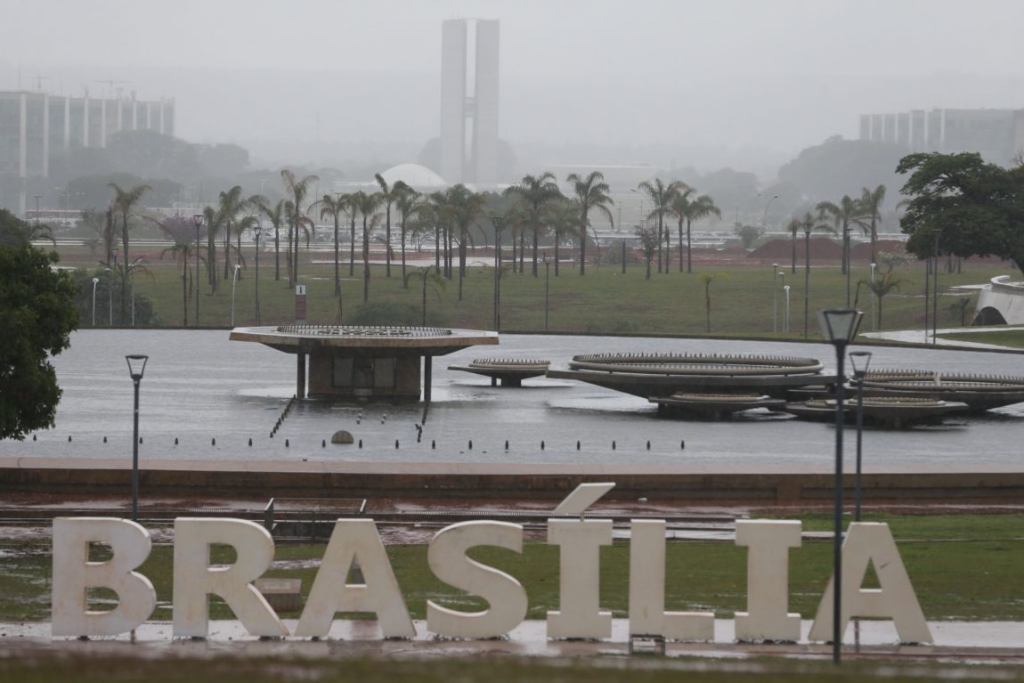 JC Chuva Brasilia Foto Jose Cruz 22102016001