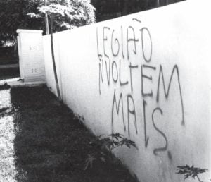 1988 06 19 muro pichado por revoltados com show de brasilia